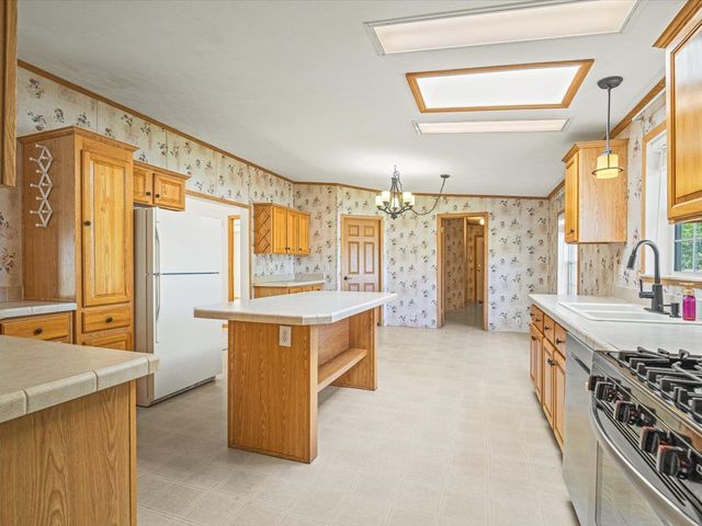 8438 HICKORY TREE Drive, Machesney Park, IL 61115