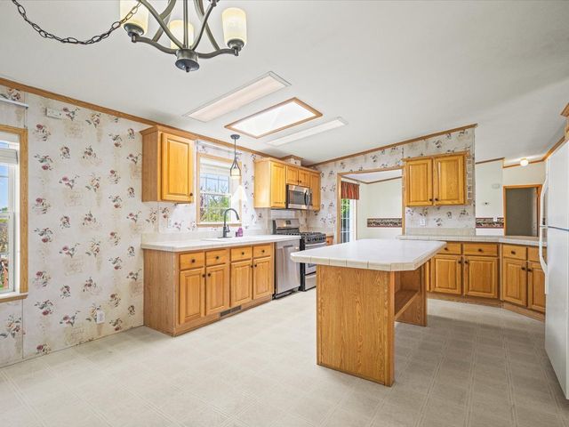 8438 HICKORY TREE Drive, Machesney Park, IL 61115