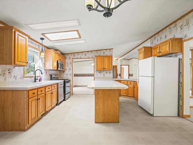 8438 HICKORY TREE Drive, Machesney Park, IL 61115