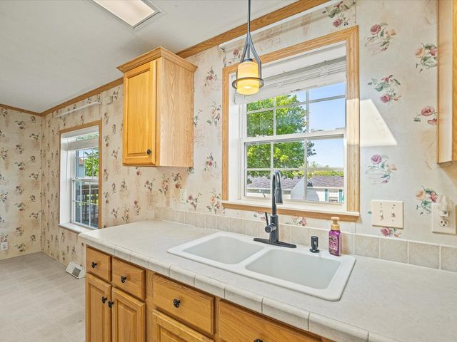 8438 HICKORY TREE Drive, Machesney Park, IL 61115