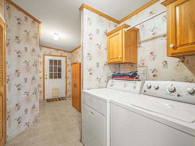8438 HICKORY TREE Drive, Machesney Park, IL 61115