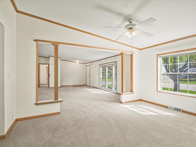 8438 HICKORY TREE Drive, Machesney Park, IL 61115