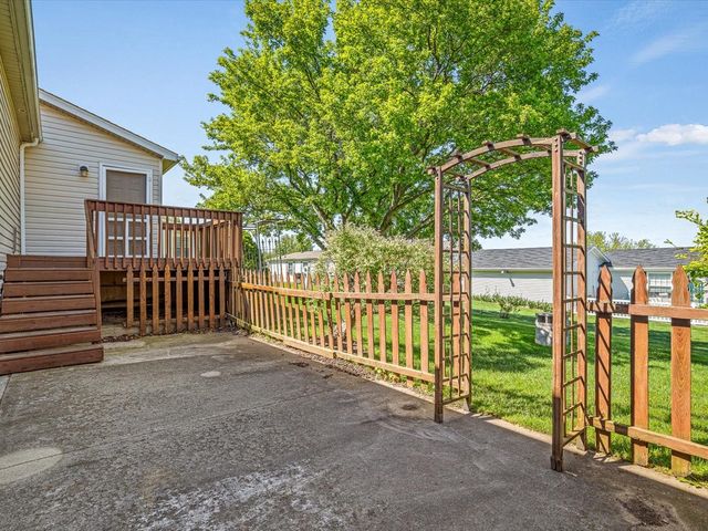 8438 HICKORY TREE Drive, Machesney Park, IL 61115