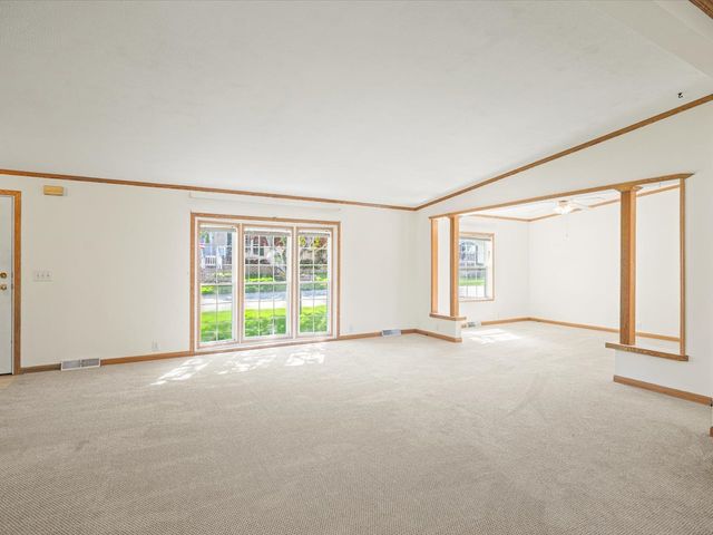 8438 HICKORY TREE Drive, Machesney Park, IL 61115