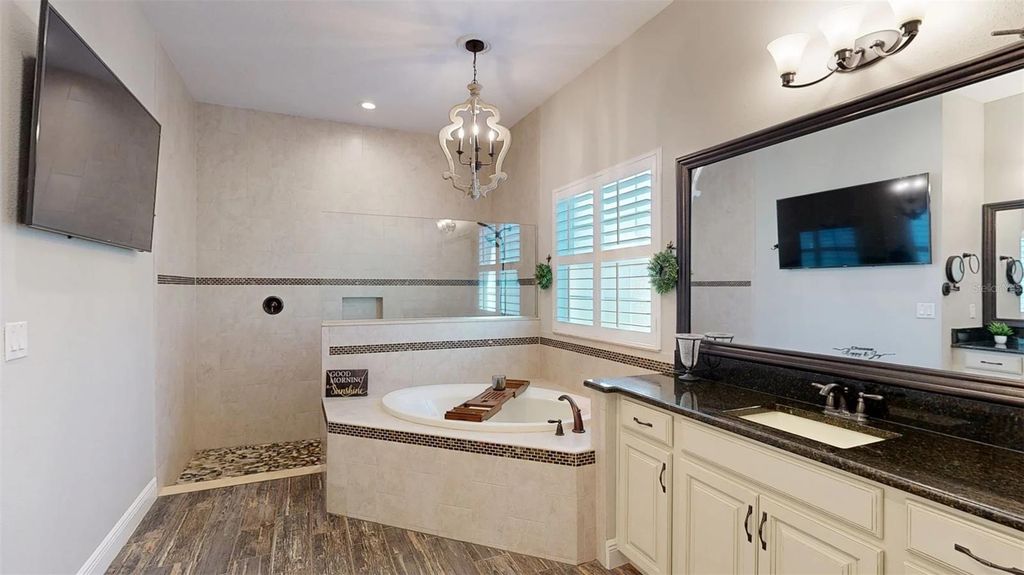 Image 51 of property listing at 6426 TIDELINE DRIVE, Apollo Beach, FL 33572