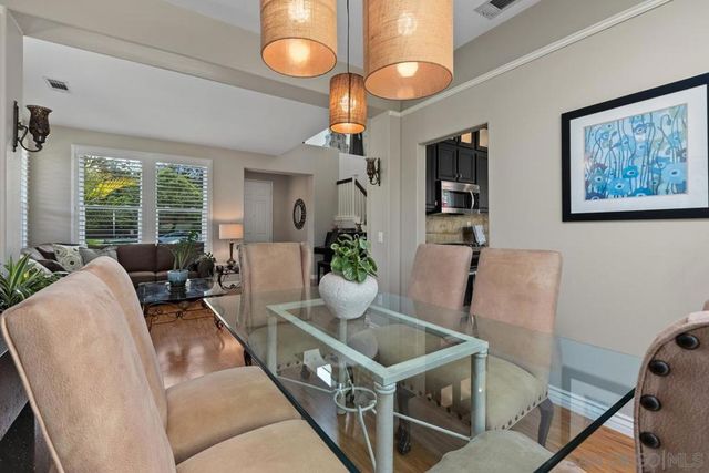 6898 Camino De Amigos, Carlsbad, CA 92009