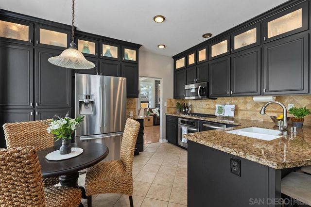 6898 Camino De Amigos, Carlsbad, CA 92009