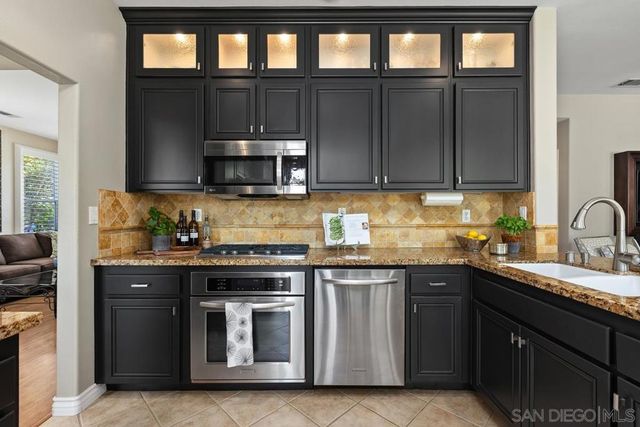 6898 Camino De Amigos, Carlsbad, CA 92009