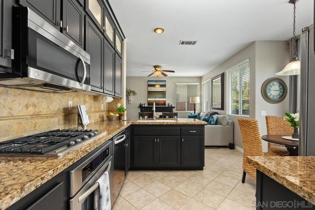6898 Camino De Amigos, Carlsbad, CA 92009