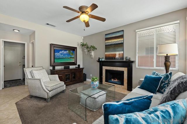6898 Camino De Amigos, Carlsbad, CA 92009