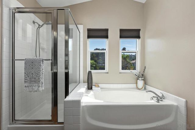 6898 Camino De Amigos, Carlsbad, CA 92009