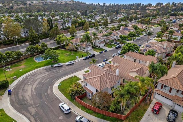 6898 Camino De Amigos, Carlsbad, CA 92009