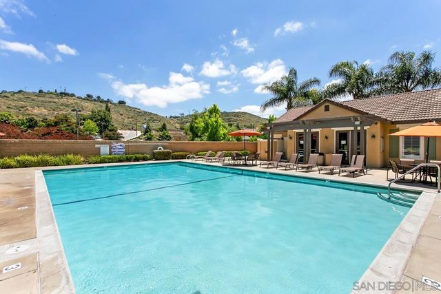 6898 Camino De Amigos, Carlsbad, CA 92009