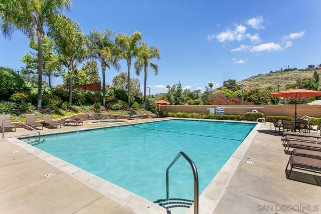 6898 Camino De Amigos, Carlsbad, CA 92009