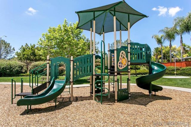 6898 Camino De Amigos, Carlsbad, CA 92009
