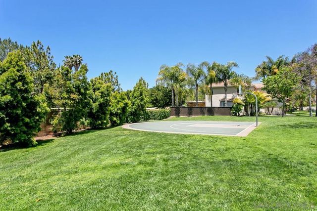 6898 Camino De Amigos, Carlsbad, CA 92009