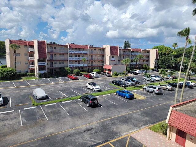 1010 Country Club Dr 306, Margate, FL 33063