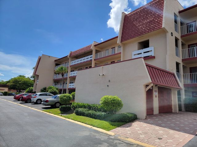 1010 Country Club Dr 306, Margate, FL 33063
