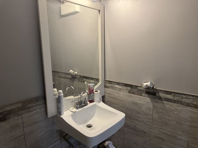 4519 W Lake Street, Chicago, IL 60624