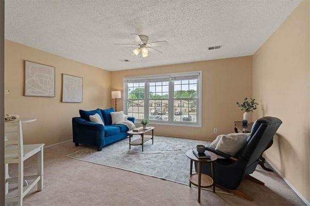 1434 NW 64th Terrace, Kansas City, MO 64118