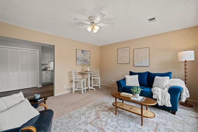 1434 NW 64th Terrace, Kansas City, MO 64118