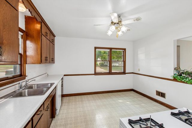 418 17th Avenue N, South Saint Paul, MN 55075