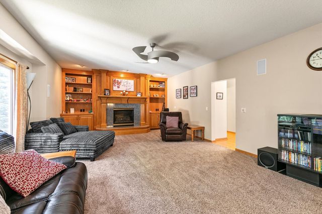 13200 Rocklyn Drive, Urbandale, IA 50323