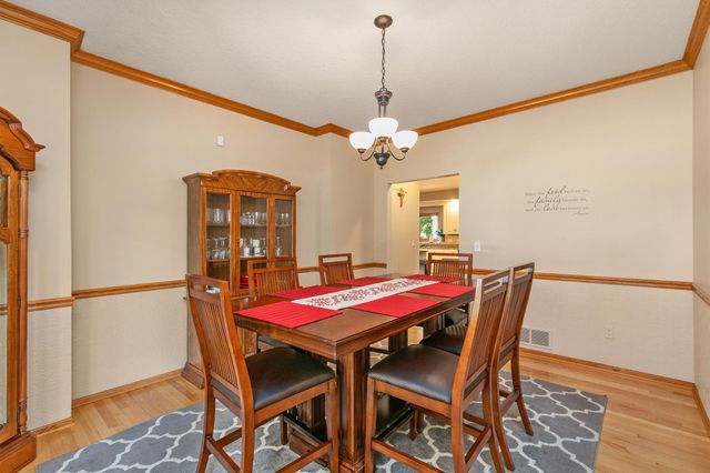 13200 Rocklyn Drive, Urbandale, IA 50323