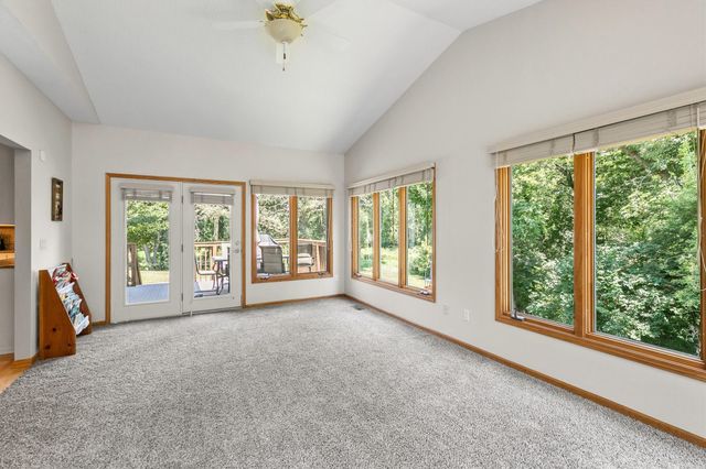 13200 Rocklyn Drive, Urbandale, IA 50323