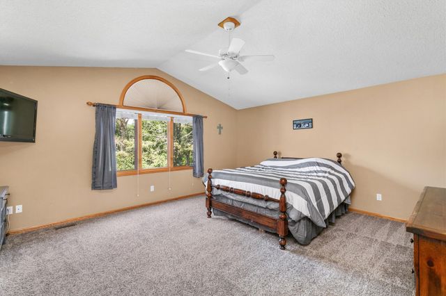 13200 Rocklyn Drive, Urbandale, IA 50323