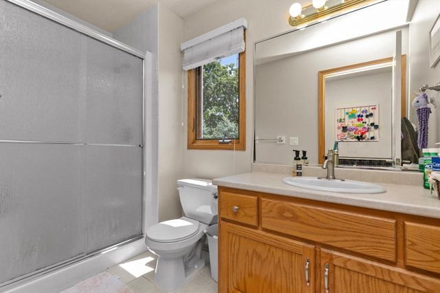 13200 Rocklyn Drive, Urbandale, IA 50323