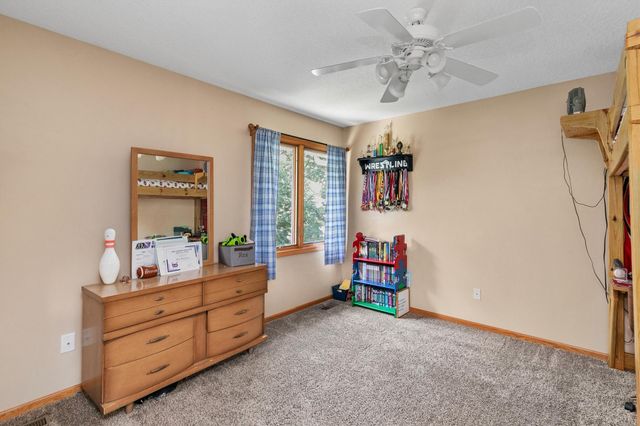 13200 Rocklyn Drive, Urbandale, IA 50323