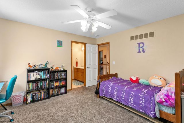 13200 Rocklyn Drive, Urbandale, IA 50323