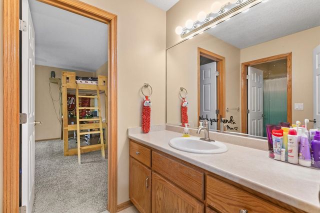 13200 Rocklyn Drive, Urbandale, IA 50323