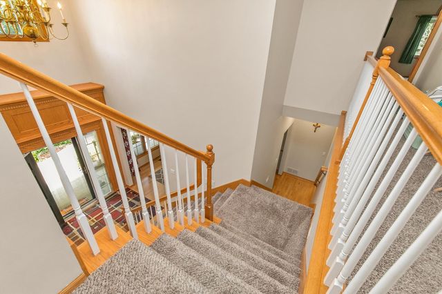 13200 Rocklyn Drive, Urbandale, IA 50323
