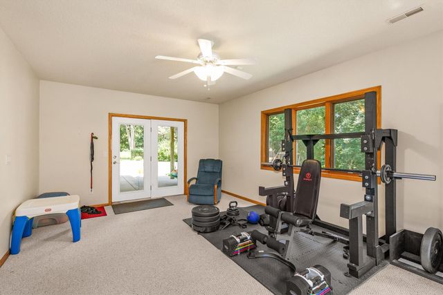 13200 Rocklyn Drive, Urbandale, IA 50323