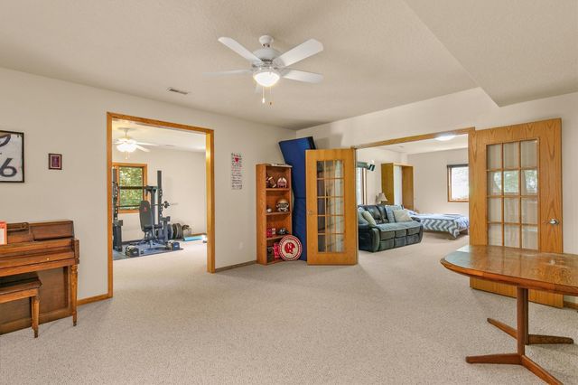13200 Rocklyn Drive, Urbandale, IA 50323