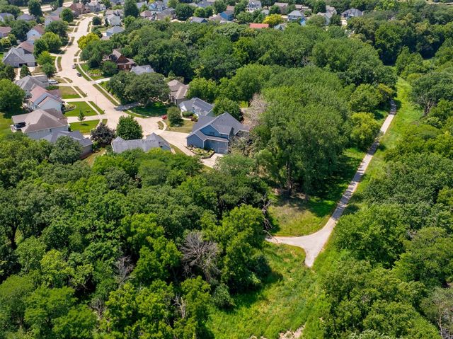 13200 Rocklyn Drive, Urbandale, IA 50323