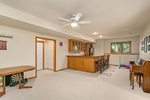 13200 Rocklyn Drive, Urbandale, IA 50323