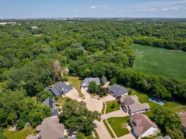 13200 Rocklyn Drive, Urbandale, IA 50323