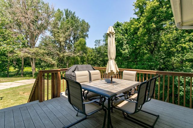 13200 Rocklyn Drive, Urbandale, IA 50323