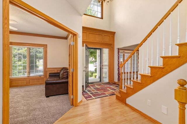 13200 Rocklyn Drive, Urbandale, IA 50323