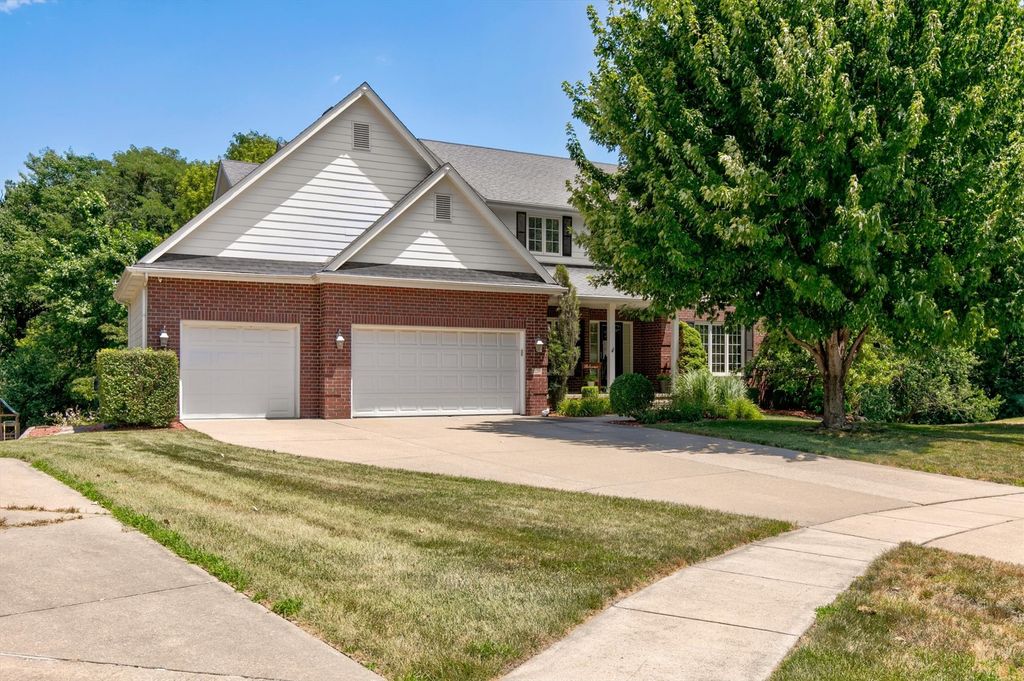 13200 Rocklyn Drive, Urbandale, IA 50323