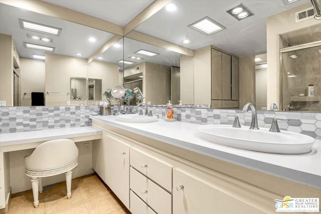 68 Lakeview Drive, Palm Springs, CA 92264