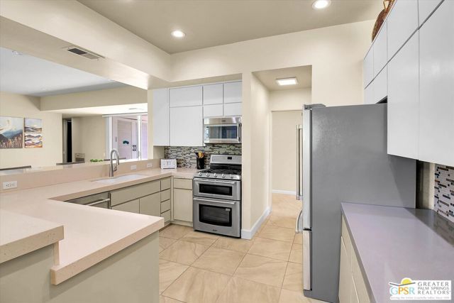 68 Lakeview Drive, Palm Springs, CA 92264