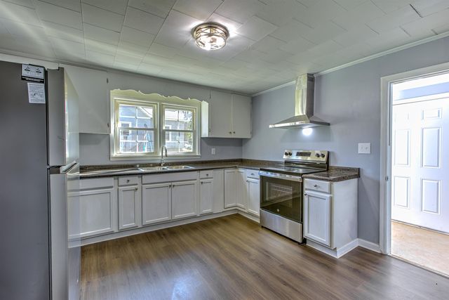 813 9th St, Gaffney, SC 29340