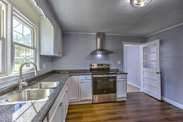 813 9th St, Gaffney, SC 29340