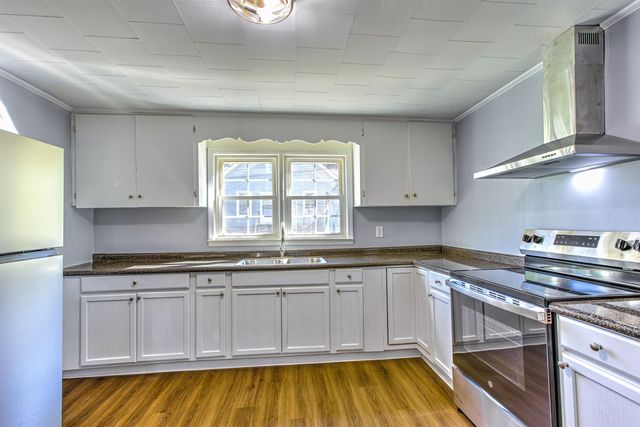 813 9th St, Gaffney, SC 29340