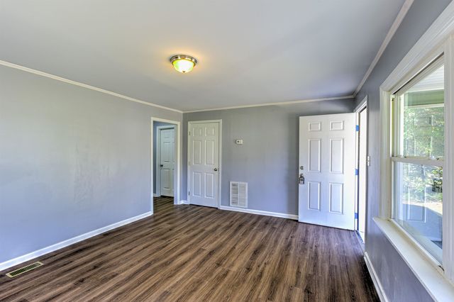 813 9th St, Gaffney, SC 29340