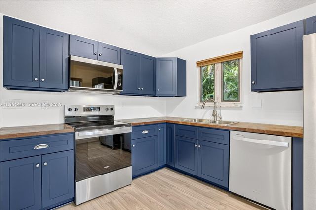 1419 Banyan Circle, Pompano Beach, FL 33069